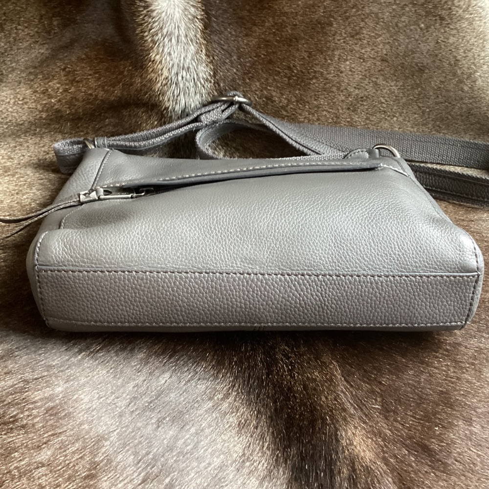 Beautiful Dark Gray The Sak Pebbled Leather Crossbody Handbag🦋 - Picture 3 of 9